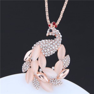 Rhinestone and Opal Inlaid Shining Peacock Pendant Long Chain Fashion Necklace - Golden