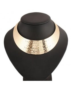 Geometrics Engraving Chunky Alloy Short Fashion Statement Necklace - Golden