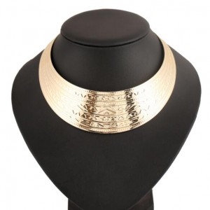 Geometrics Engraving Chunky Alloy Short Fashion Statement Necklace - Golden