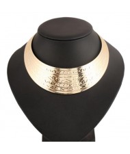 Geometrics Engraving Chunky Alloy Short Fashion Statement Necklace - Golden
