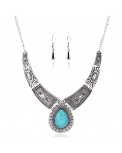 Artificial Gem Embellished Vintage Totem Engravings Waterdrop Design Chunky Costume Necklace - Silver