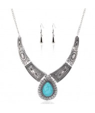 Artificial Gem Embellished Vintage Totem Engravings Waterdrop Design Chunky Costume Necklace - Silver