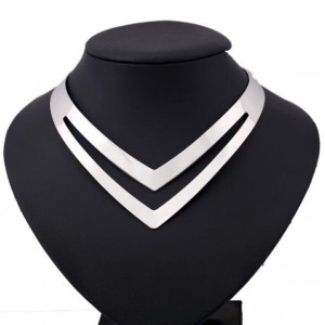High Fashion Hollow V Style Alloy Necklet - Silver
