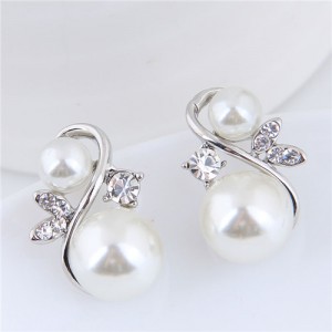 Rhinestone Inlaid Pearls Inlaid Graceful Korean Fashion Stud Earrings - Silver