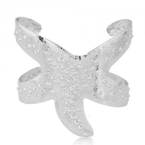 Vivid Starfish Alloy High Fashion Bangle - Silver