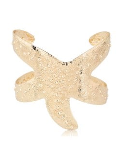 Vivid Starfish Alloy High Fashion Bangle - Golden