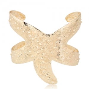 Vivid Starfish Alloy High Fashion Bangle - Golden
