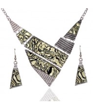 Abstract Pattern Pendant Vintage Chunky Style Costume Necklace and Earrings Set