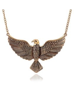 Vintage Eagle Pendant High Fashion Costume Necklace - Golden