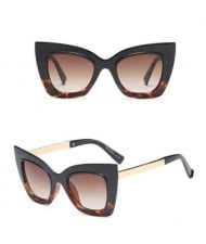 6 Colors Available Cat Eye Style Frame High Fashion Sunglasses