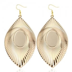 High Fashion Big Leaves Design Alloy Earrings - Golden