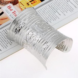 Floral Engravings Super Wide Punk Fashion Alloy Bangle - Silver