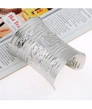 Floral Engravings Super Wide Punk Fashion Alloy Bangle - Silver