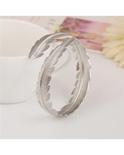 Punk High Fashion Alloy Feather Costume Bangle - Silver