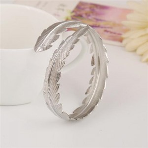 Punk High Fashion Alloy Feather Costume Bangle - Silver