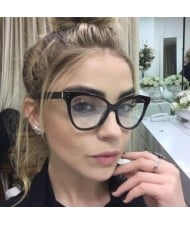 6 Colors Available High Fashion Vintage Style Plain Frame Light-weighted Women Sunglasses