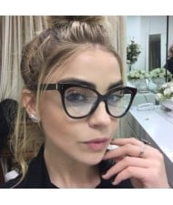Rivets Decorated High Fashion Black Sunglasses - Light Pink