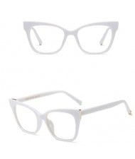 5 Colors Available Cat-eye Shape Thick Frame Design Popular Fashion Sunglasses