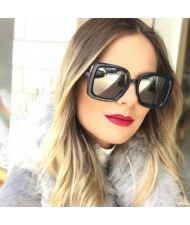 6 Colors Available Star High Fashion Bold Thick Square Frame Light-weighted Women Sunglasses