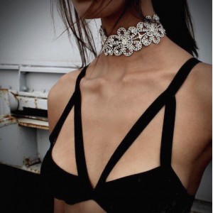 2 Colors Available Rhinestone Hollow Flowers Glistening Style High Fashion Women Choker Necklace