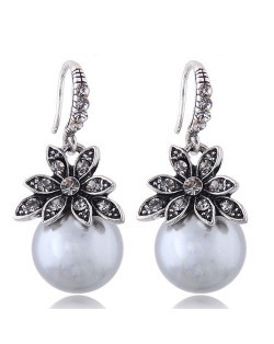 Czech Rhinestone Embellished Flower Pearl Fashion Costume Earrings - Gray