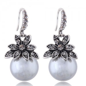 Czech Rhinestone Embellished Flower Pearl Fashion Costume Earrings - Gray