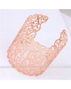 Hollow Floral Pattern Wide Fashion High Fashion Ally Bangle - Rose Gold