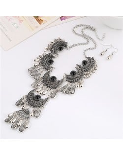 Gem Inlaid Vintage Waterdrops Design Hollow Geometric Engraving Chunky Costume Necklace and Earrings Set - Black