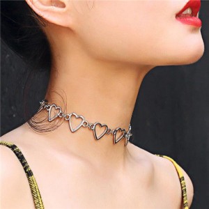 Linked Hollow Hearts Design Short Fashion Choker Necklace - Silver
