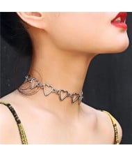 Linked Hollow Hearts Design Short Fashion Choker Necklace - Silver