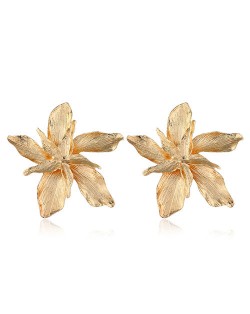 Alloy Texture Maple Fashion Design Women Statement Earrings - Golden