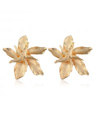 Alloy Texture Maple Fashion Design Women Statement Earrings - Golden