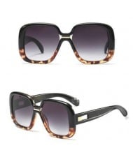 6 Colors Available Golden Rivets Decorated Bold Fashion Frame Women Sunglasses