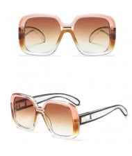 6 Colors Available Golden Rivets Decorated Bold Fashion Frame Women Sunglasses
