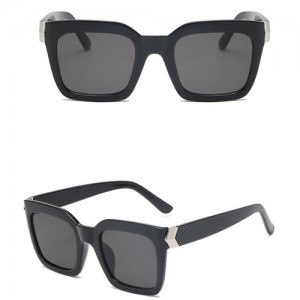 5 Colors Available Golden Rivets Twist Dough Decorated Women Sunglasses