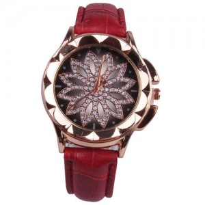 Vintage Hollow Design Floral Index Women Fashion Wrist Watch - Red