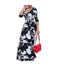 V-neck Fashion Floral Printing Women Dress - Black and White