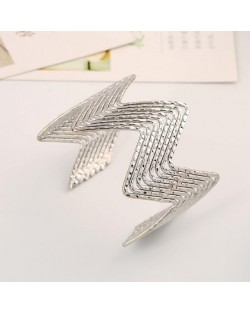 Wave Pattern Unique Design Alloy High Fashion Bracelet - Silver