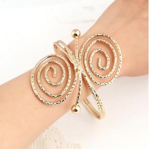 Graceful Butterfly Shape Bold High Fashion Alloy Bracelet - Golden