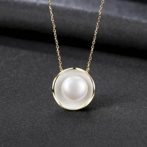 Pearl Inlaid Seashell Pendant Design Graceful 925 Sterling Silver Necklace - White