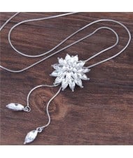 Rhinestone Shining Flower Pendant Long Chain Fashion Necklace - White