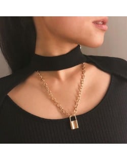 High Fashion Lock Pendant Alloy Chain Costume Necklace - Golden