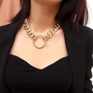 Alloy Ring Pendant Bold Chunky Chain High Fashion Costume Necklace - Golden
