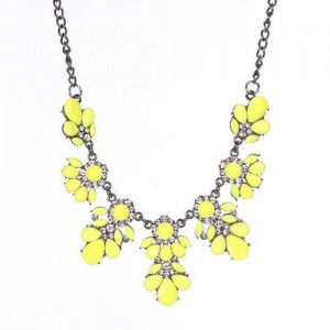 Resin Gems and Rhinestone Summer Style Flowers High Fashion Costume Statement Necklace - Yellow