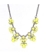 Resin Gems and Rhinestone Summer Style Flowers High Fashion Costume Statement Necklace - Yellow