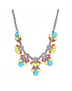 Resin Gems and Rhinestone Summer Style Flowers High Fashion Costume Statement Necklace - Multicolor