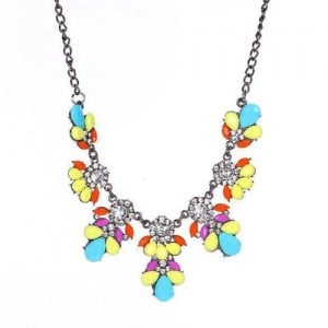 Resin Gems and Rhinestone Summer Style Flowers High Fashion Costume Statement Necklace - Multicolor