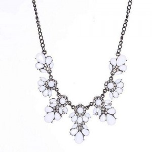 Resin Gems and Rhinestone Summer Style Flowers High Fashion Costume Statement Necklace - White