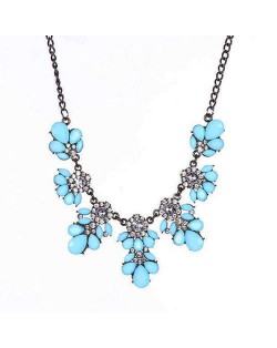 Resin Gems and Rhinestone Summer Style Flowers High Fashion Costume Statement Necklace - Sky Blue