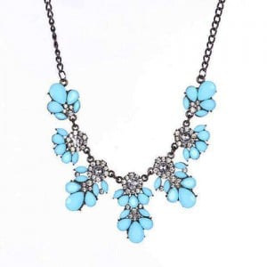 Resin Gems and Rhinestone Summer Style Flowers High Fashion Costume Statement Necklace - Sky Blue